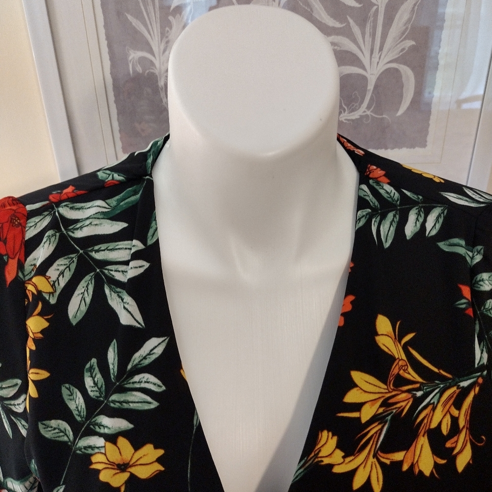 charlotte russe M 🖤 ♥️ Roses Bold V-neck Open back Midriff Bell Sleeve - Picture 8 of 11
